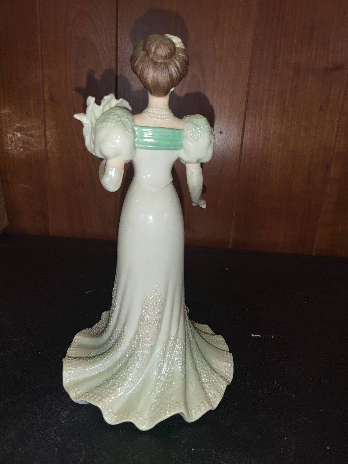 Figurine Lenox Ivory Centennial Ball 8.5"H