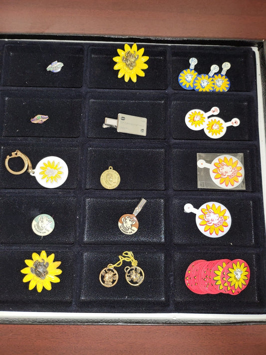 Lot Borden Dairy Memorabilia Safe Driver Pins Pocket Tags  Elsie Pins #235