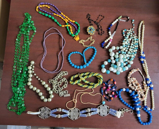 Lot of 17 Necklaces Beaded & Chain ~ All Conditions #8