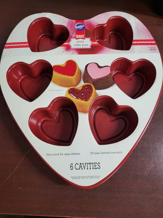 Wilton Mini Cake Pan Heart Shapes NWT  13 x 15OD  each cake is 3.5 x3.5 x 1.5"H