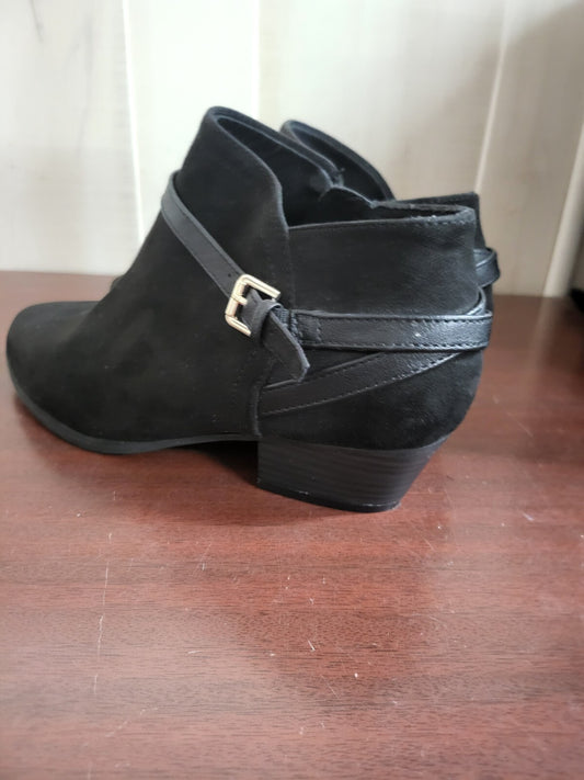 Ladies Blackjack Ankle Boots size 8 Old Navy Black Suede  NWOT