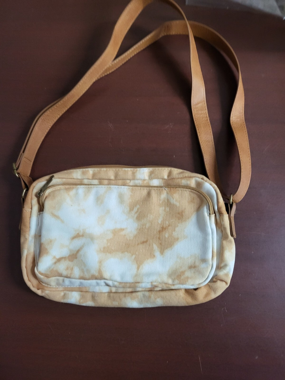 thirty-one All Zipped Up Crossbody Purse Fawn Tie Dye      pre-owned Exc Cond