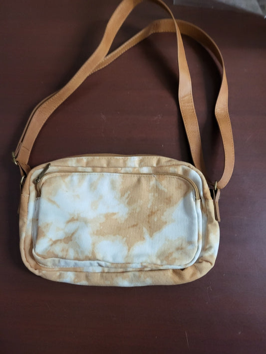 thirty-one All Zipped Up Crossbody Purse Fawn Tie Dye      pre-owned Exc Cond