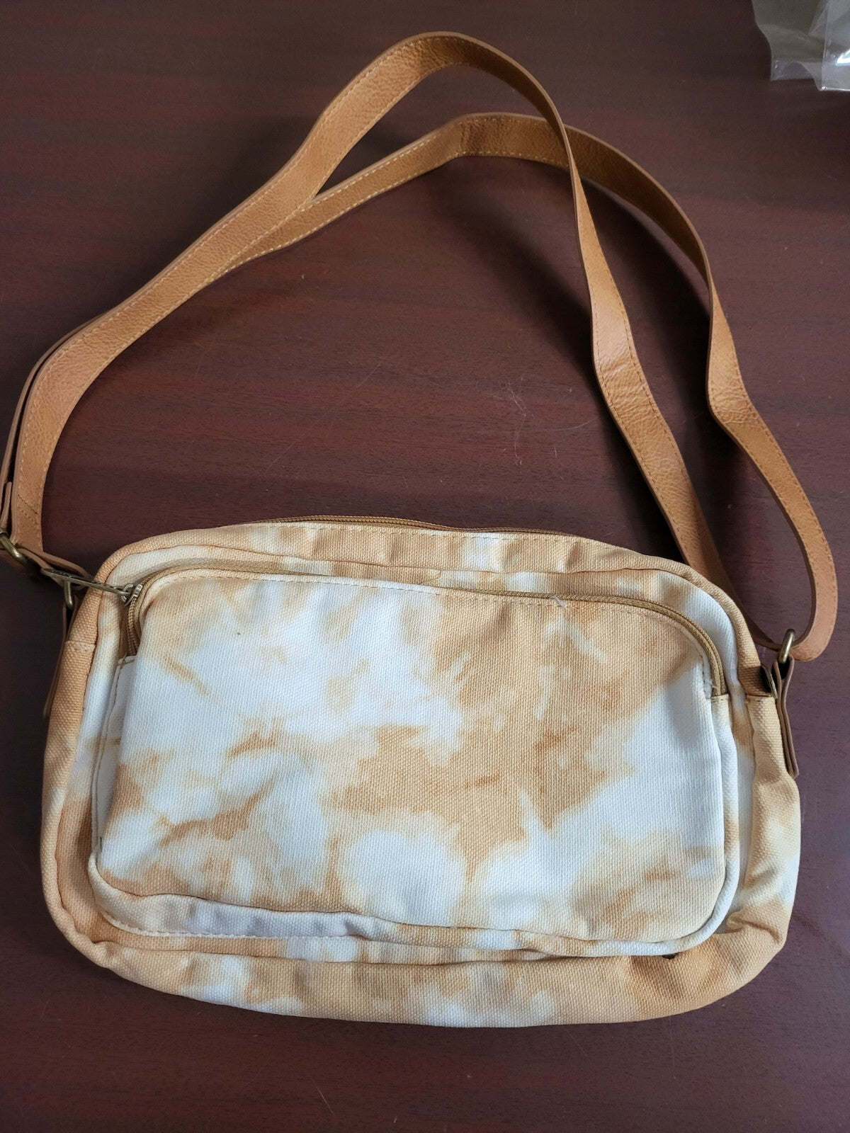thirty-one All Zipped Up Crossbody Purse Fawn Tie Dye      pre-owned Exc Cond