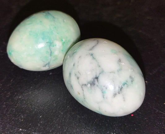 Figurine 2 Green Marble Agate Stone Eggs 2.25"L   no markingsE #3020