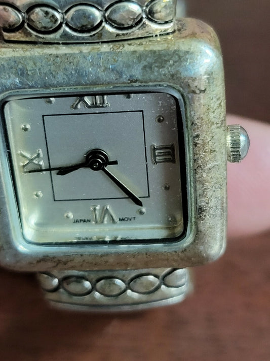 Y & Y Vintage Ladies Wrist Watch Quartz Japan Movement Hinged Bracelet  #215