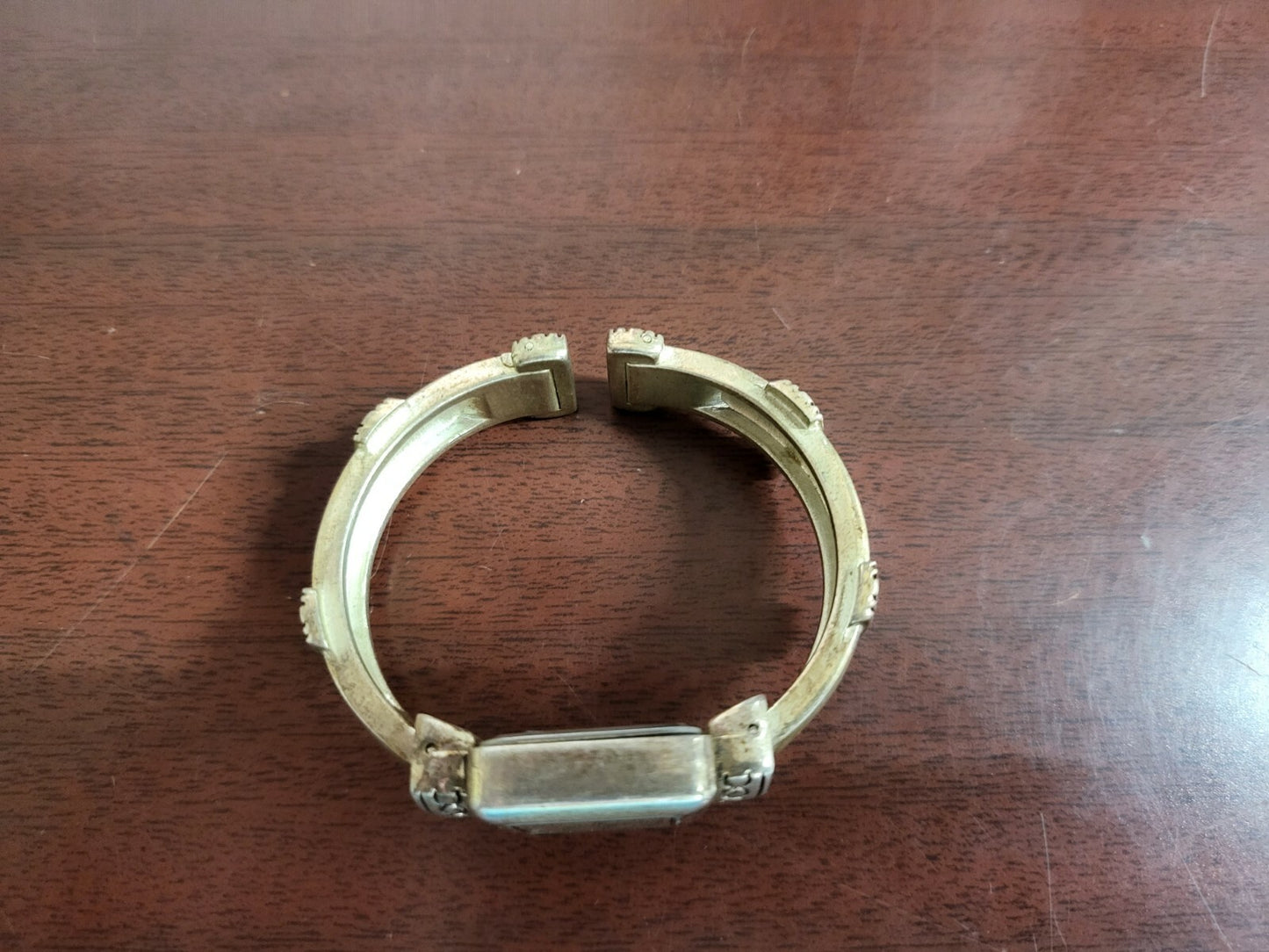 Y & Y Vintage Ladies Wrist Watch Quartz Japan Movement Hinged Bracelet  #215