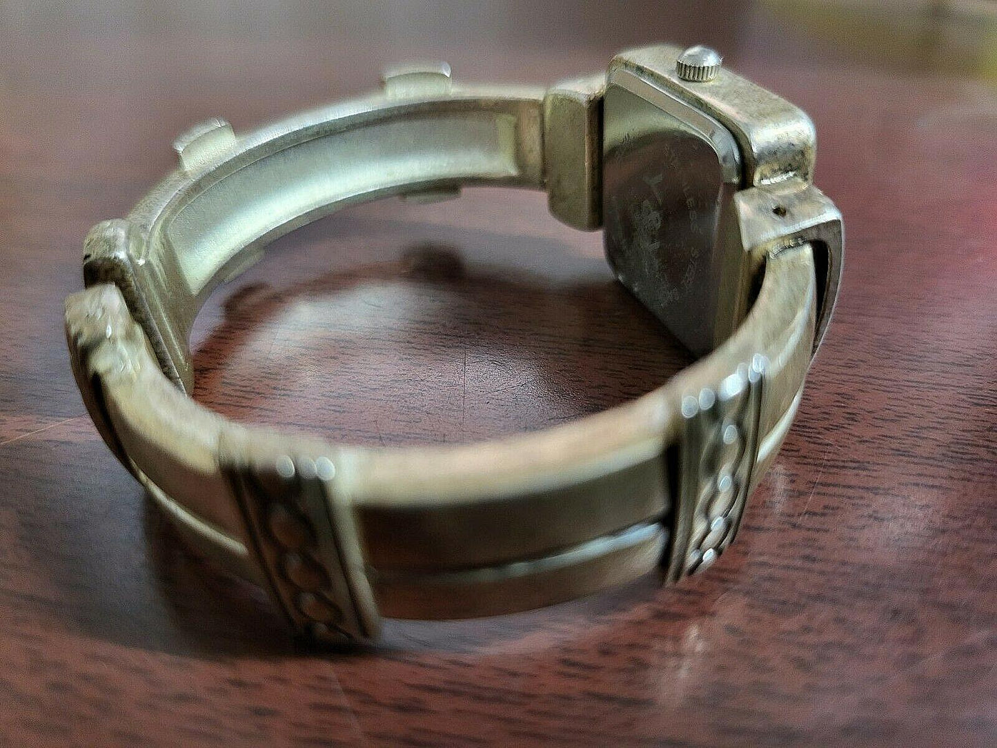 Y & Y Vintage Ladies Wrist Watch Quartz Japan Movement Hinged Bracelet  #215