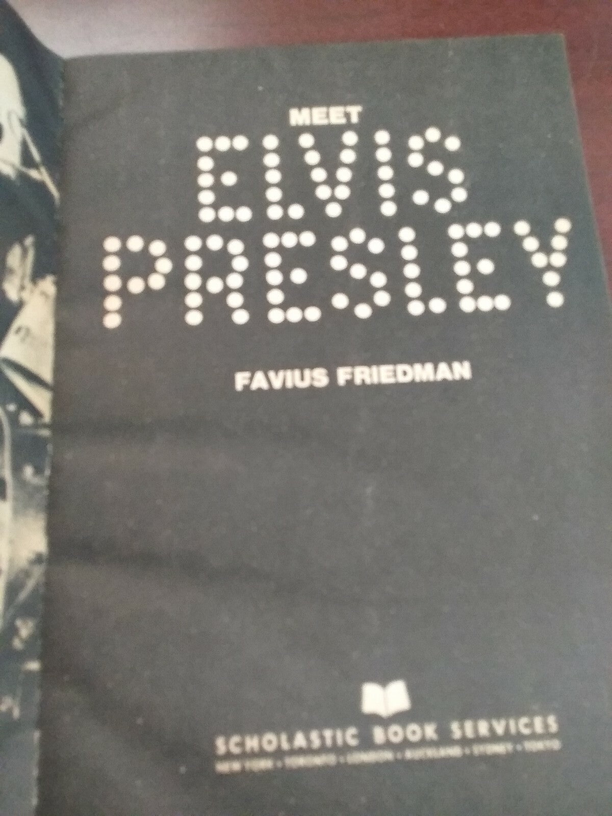 Book - Meet Elvis Presley
