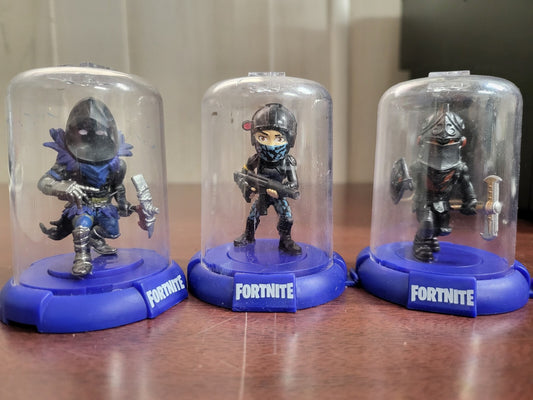 3 Fortnite Action  Figures in Domed Cases ~3" H  * read