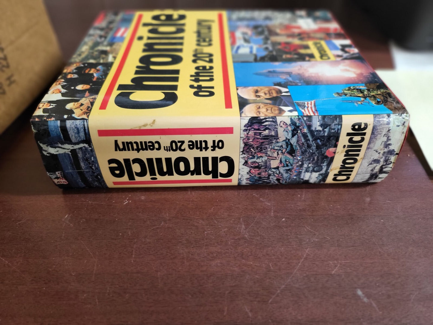 Book - Chronicle of the 20th Century Clifton Daniel Jaques Legrand   1987  #2681
