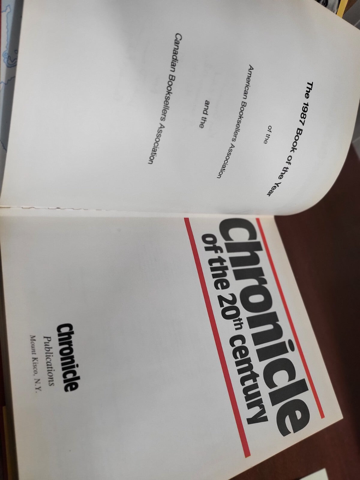 Book - Chronicle of the 20th Century Clifton Daniel Jaques Legrand   1987  #2681