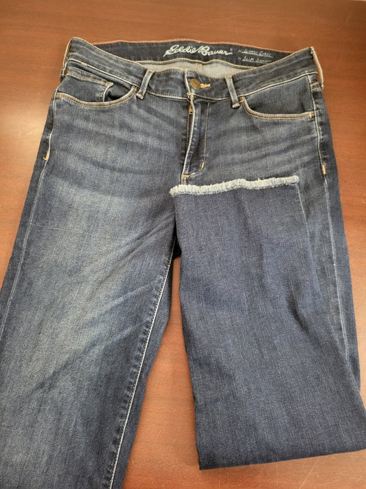 Ladies Blue Jeans Eddie Bauer size 6  Slim Straight Slightly Curvy   W 30" Ins