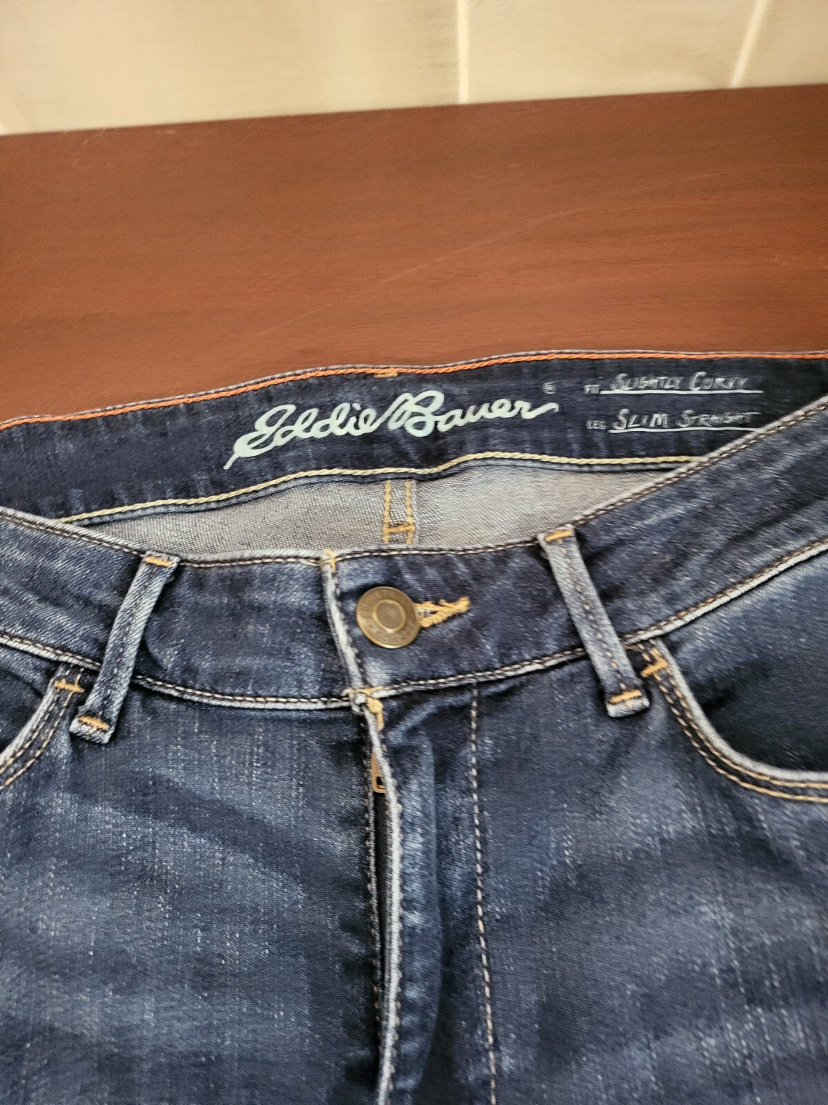 Ladies Blue Jeans Eddie Bauer size 6  Slim Straight Slightly Curvy   W 30" Ins