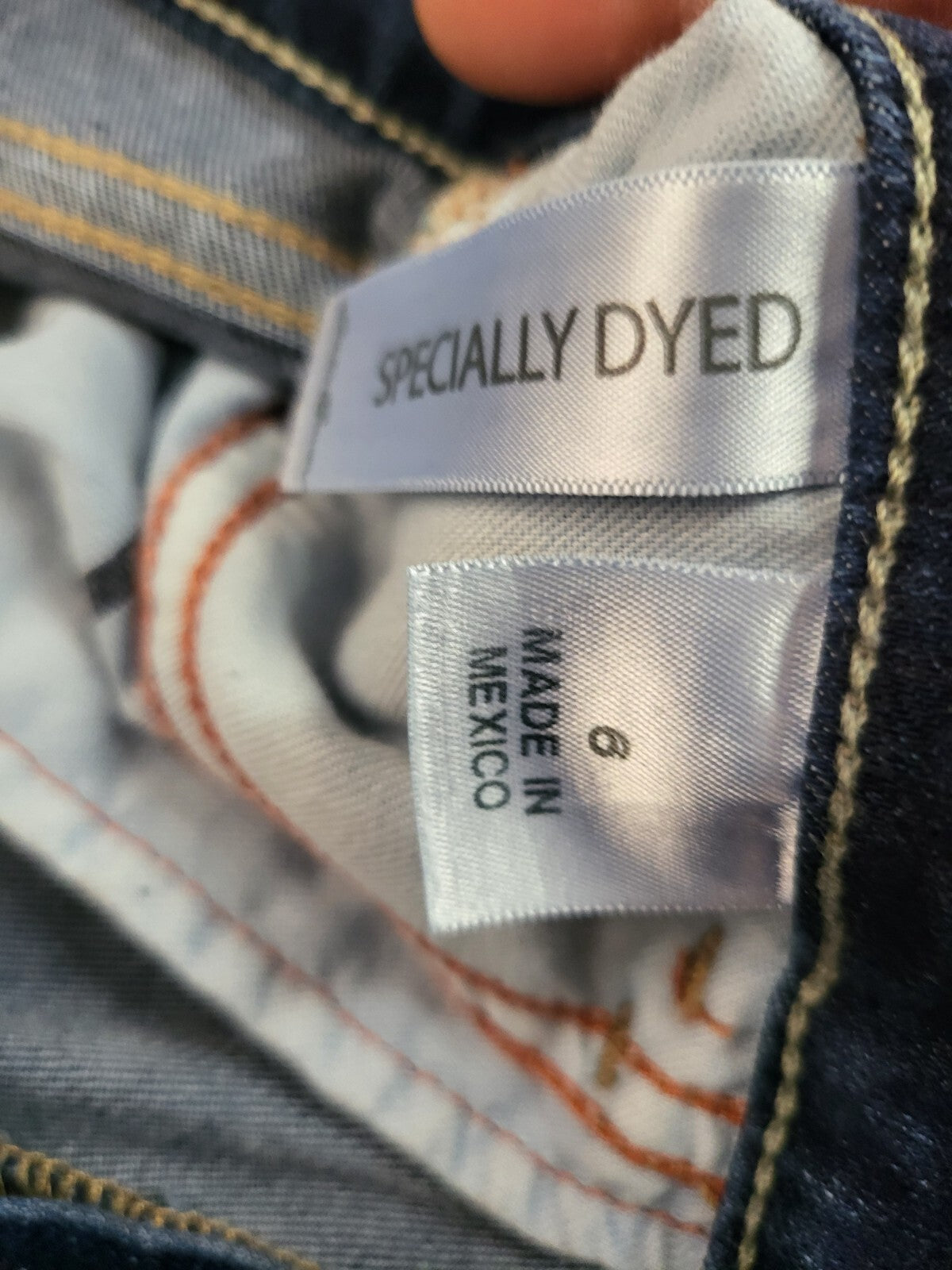 Ladies Blue Jeans Eddie Bauer size 6  Slim Straight Slightly Curvy   W 30" Ins