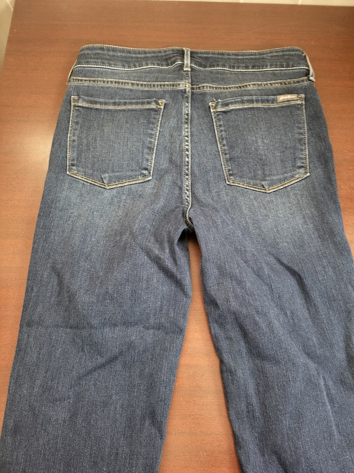 Ladies Blue Jeans Eddie Bauer size 6  Slim Straight Slightly Curvy   W 30" Ins
