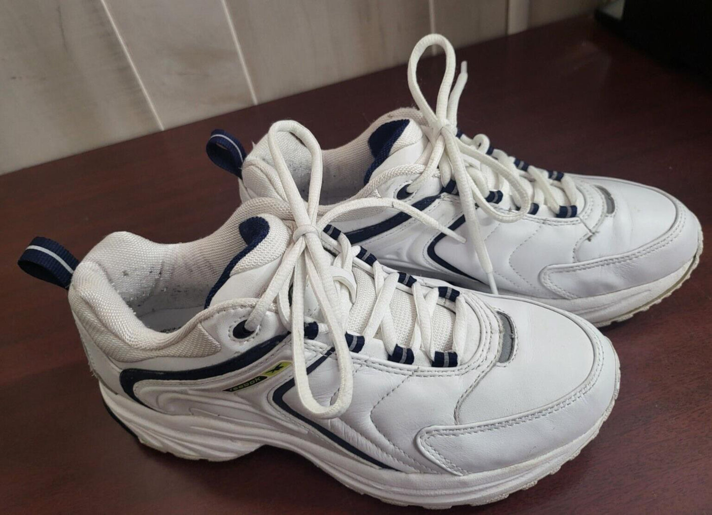 Reebok DMX Tennis Shoes Ladies size 7 1/2  LEATHER  White / Dark Blue-black