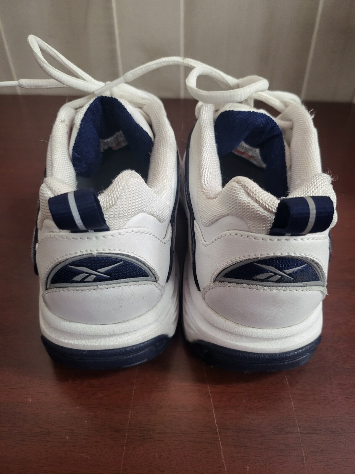 Reebok DMX Tennis Shoes Ladies size 7 1/2  LEATHER  White / Dark Blue-black