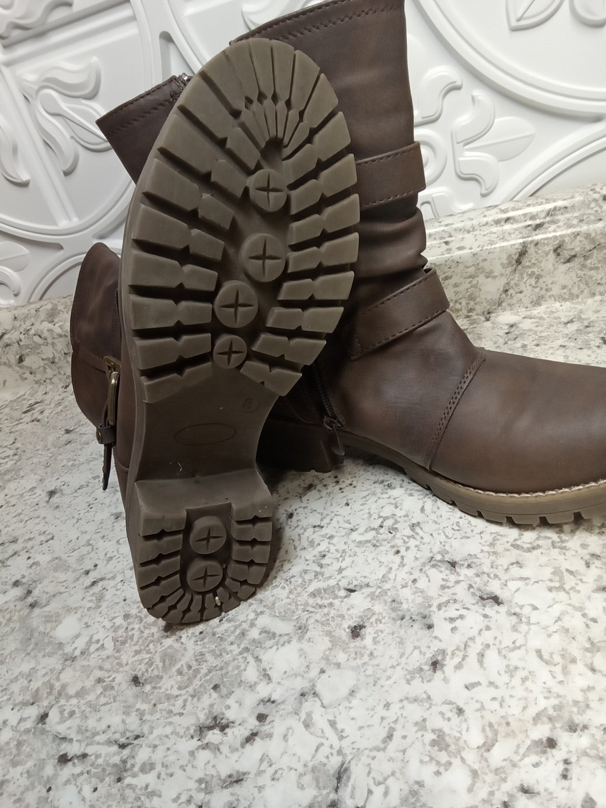 Global Win Size 8 M Women's Boots Side Zip    Good Cond