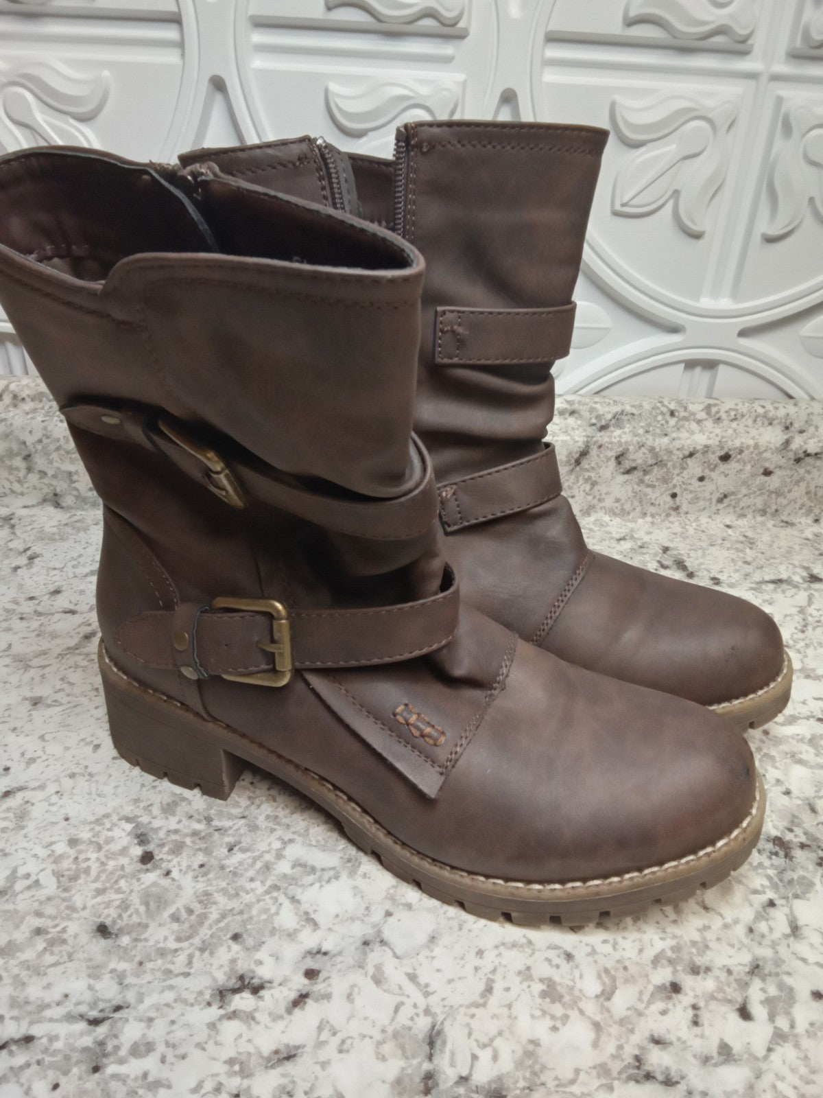 Global Win Size 8 M Women's Boots Side Zip    Good Cond