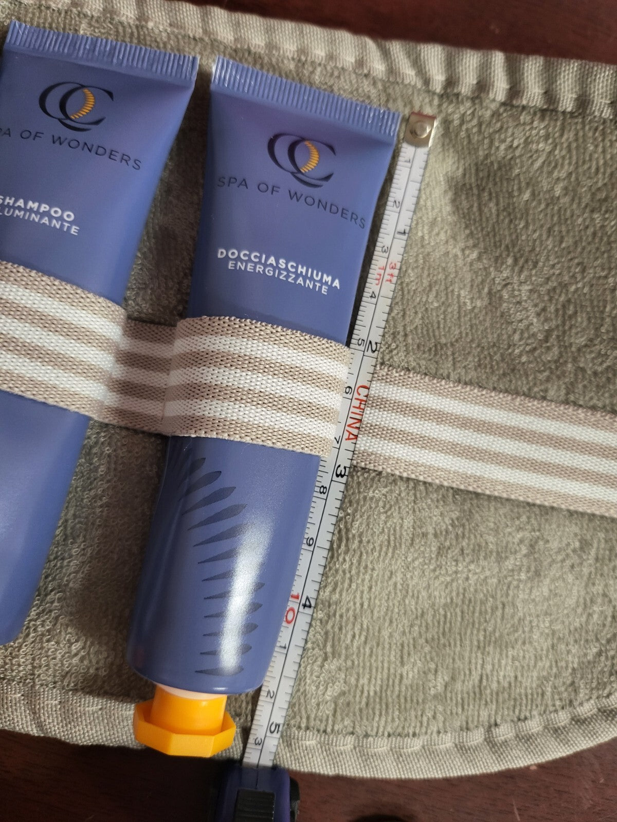 Spa of Wonders Bath & Body Wellness Travel Kit Roll Shampoo Shower Gel Towel MOR